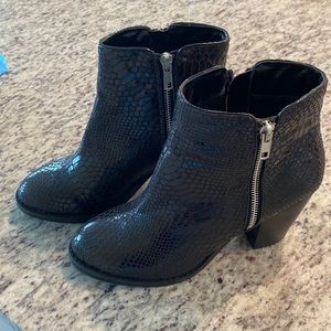 Newport News Black Snake Boots Size 7